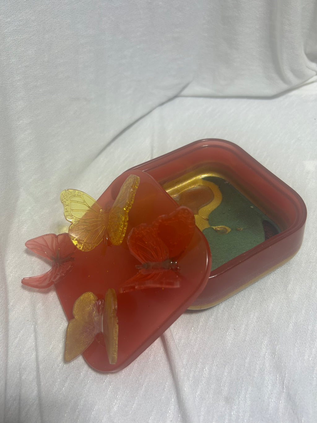 Butterfly container