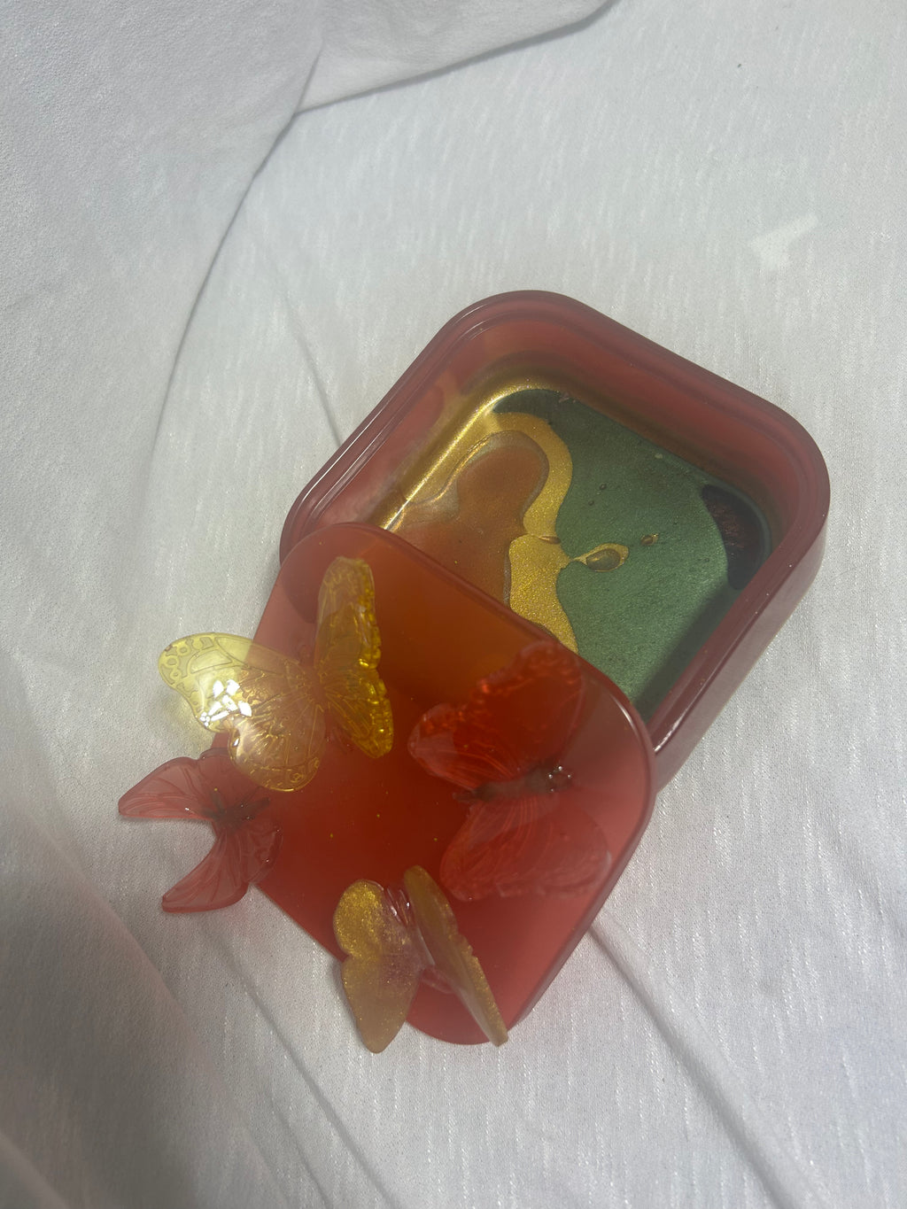 Butterfly container